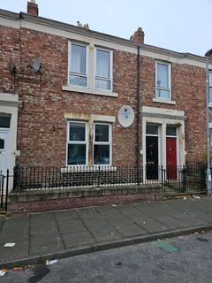 3 bedroom flat to rent, Windsor Avenue, Bensham, Gateshead NE8