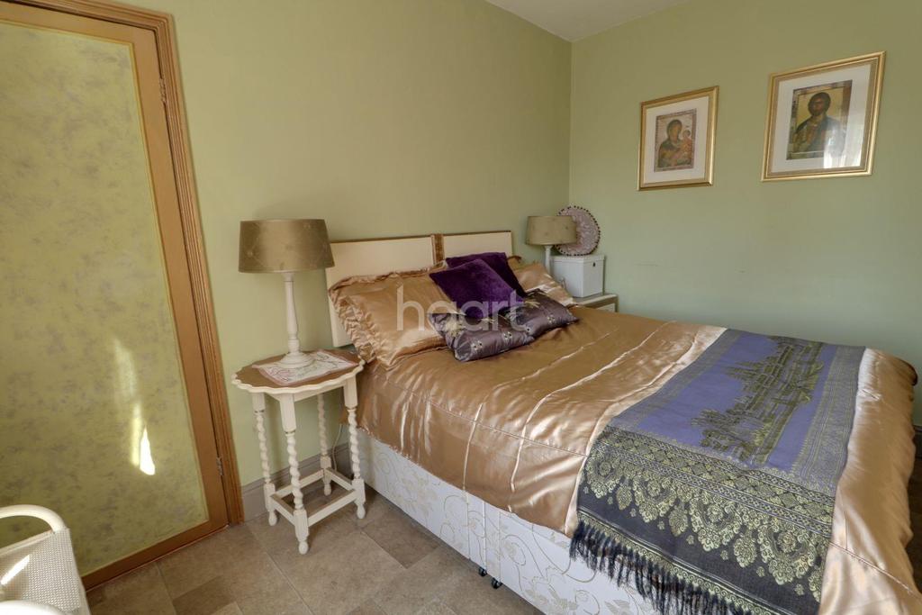 Bowbridge Road, Newark 2 bed terraced house £145,000