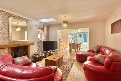 8 Heather Road, Binley Woods, Coventry, CV3 2DE