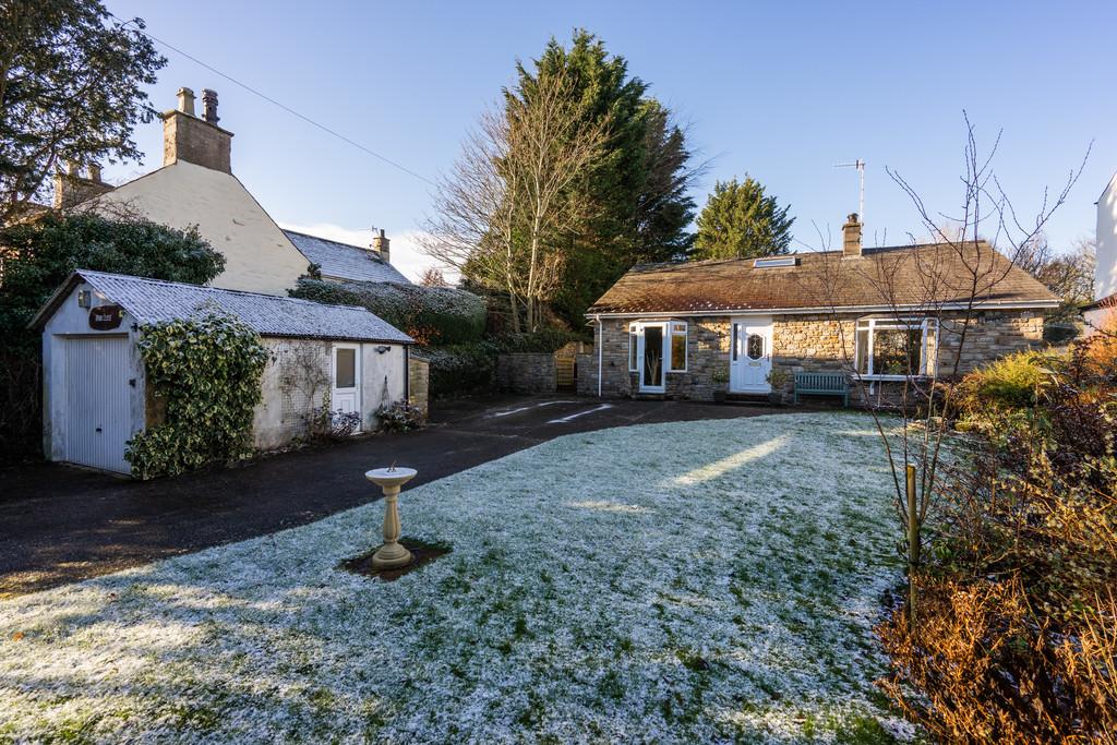 Upphall Lane, Priest Hutton, Carnforth, Lancashire, LA6 1JL 4 bed