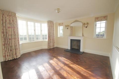 5 bedroom detached house to rent, Lower Standen Street, Iden Green, Benenden, Kent, TN17 4LA