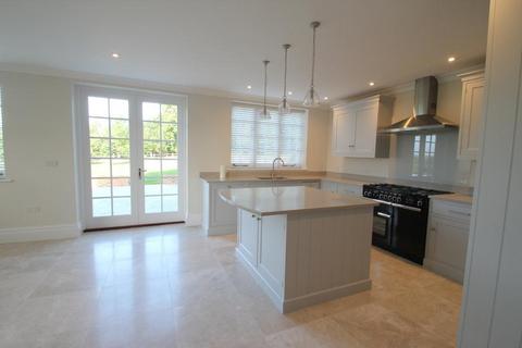 5 bedroom detached house to rent, Lower Standen Street, Iden Green, Benenden, Kent, TN17 4LA