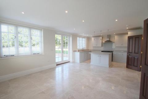 5 bedroom detached house to rent, Lower Standen Street, Iden Green, Benenden, Kent, TN17 4LA