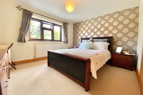 4 bedroom semi-detached house to rent - Mowbray Gardens, Dorking, Surrey, RH4