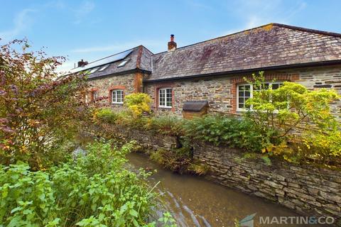 2 bedroom maisonette to rent, Truro