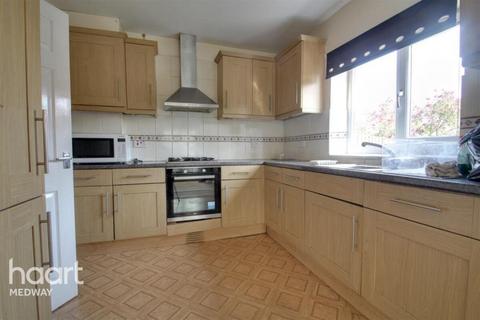 3 bedroom detached house to rent, Maidstone Road, Rochester