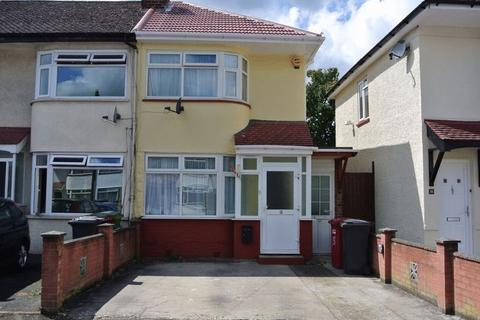 2 bedroom terraced house to rent, Lewins Way, Slough