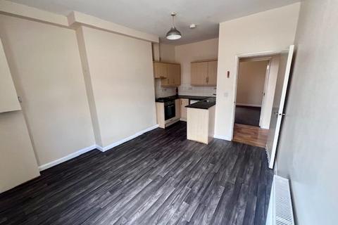 2 bedroom flat to rent, High Street, Kirton
