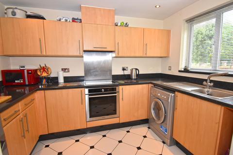 2 bedroom ground floor flat to rent, Sutton Court, Crane Mead, Ware SG12