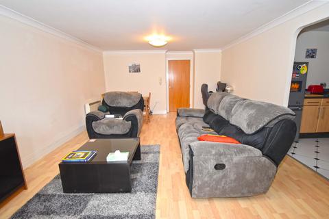 2 bedroom ground floor flat to rent, Sutton Court, Crane Mead, Ware SG12