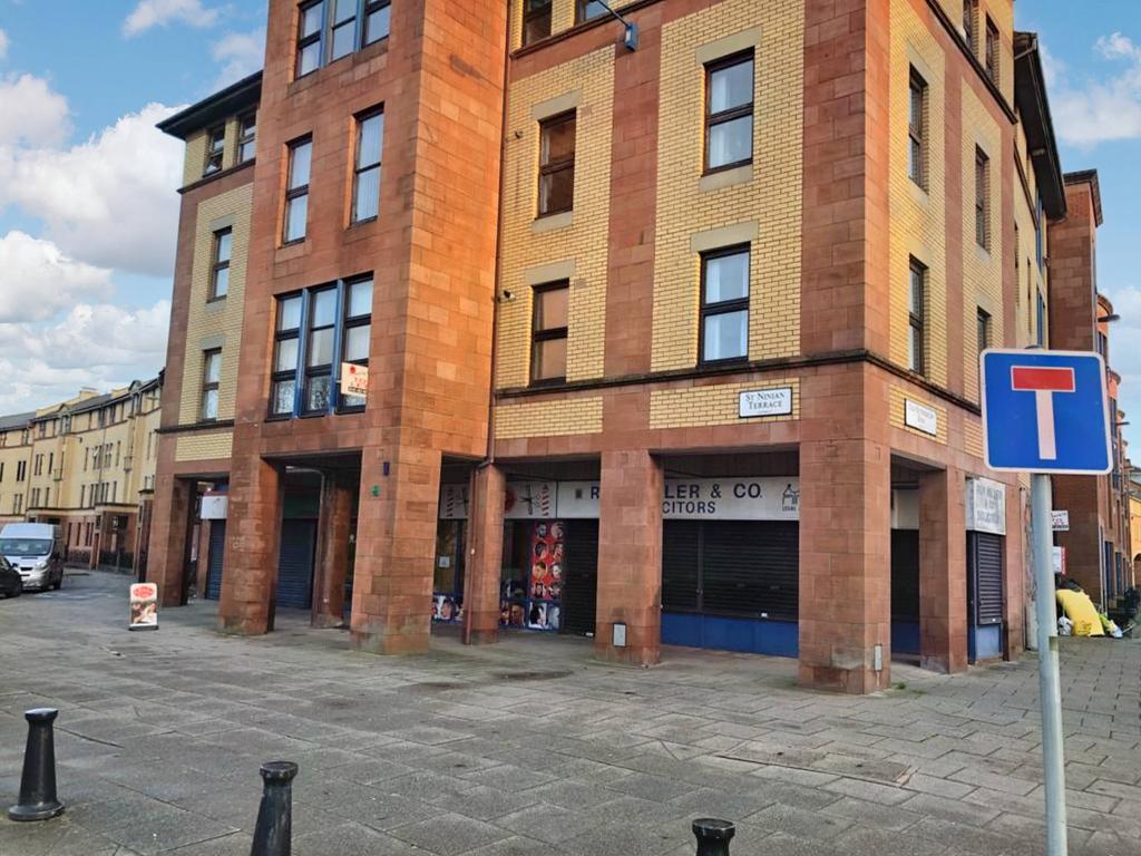 Old Rutherglen Road, Flat 12... 2 bed flat to rent £1,050 pcm (£242 pw)