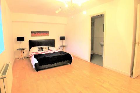 3 bedroom duplex to rent, Hartlepool Court, Galleons Lock, E16