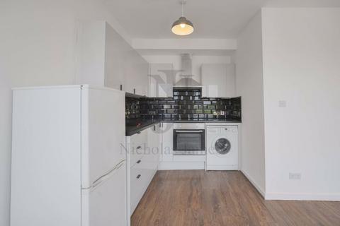 2 bedroom flat to rent, Ashfield Road , Manor House , London N4