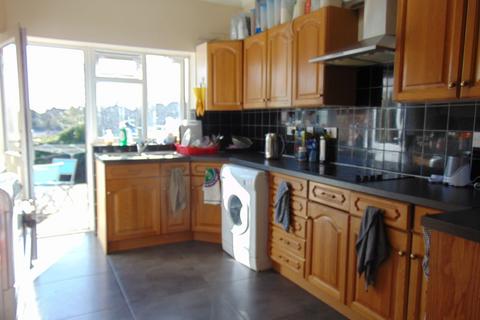7 bedroom semi-detached house to rent, Kitchener Road