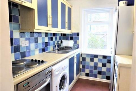 3 bedroom terraced house to rent, Thorpe Road, Pudsey