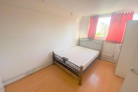 3 bedroom apartment to rent, Fleming Road, Southall