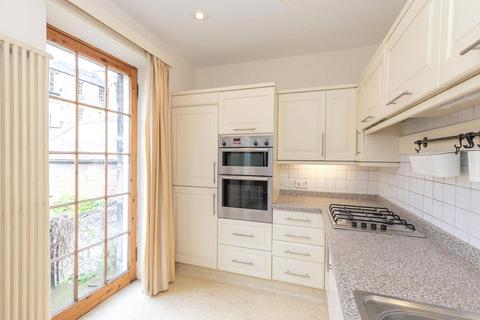 3 bedroom detached house to rent, Northumberland St NW Lane, New Town, Edinburgh
