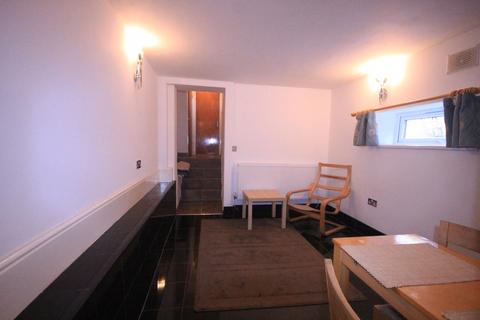 1 bedroom flat to rent, Olive Grove, Turnpike Lane, N15