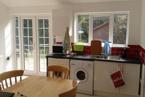 6 bedroom semi-detached house to rent - Pershore Place, Coventry,
