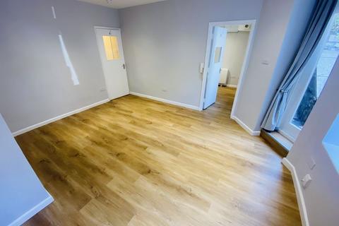 Studio to rent - Studio Flat, Whatley Road, Clifton