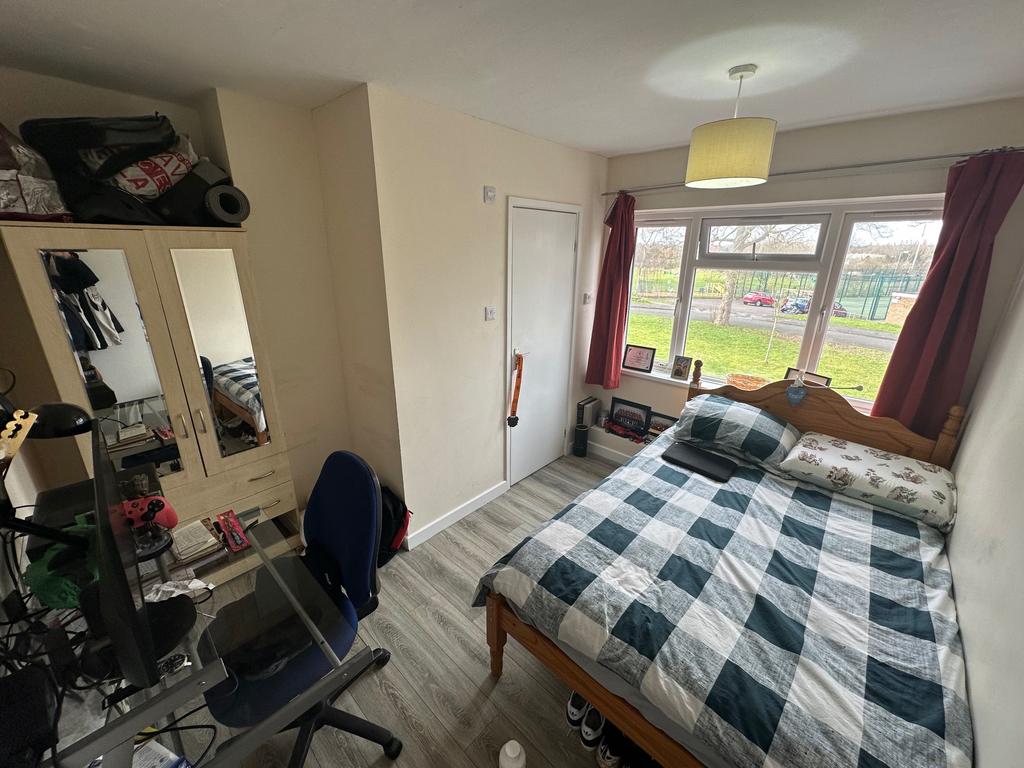 Ensuite bedroom no6 first floor