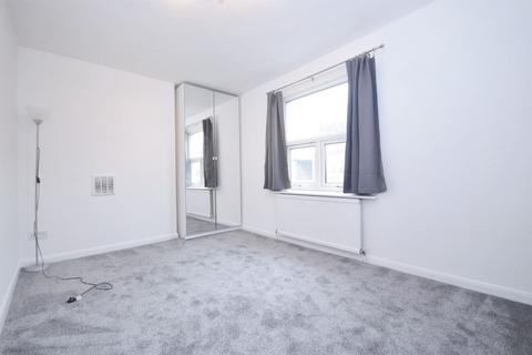 3 bedroom flat to rent, Cambridge Grove, Hammersmith W6 0LA