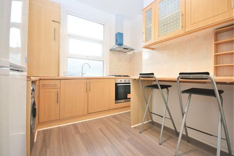 3 bedroom flat to rent, Cambridge Grove, Hammersmith W6 0LA