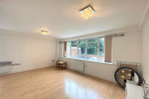 2 bedroom flat to rent, Heathcroft Road, Ealing W5 3BF