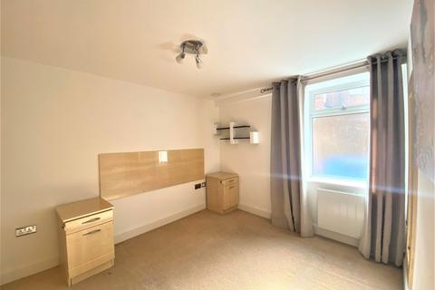 2 bedroom flat to rent, Heathcroft Road, Ealing W5 3BF