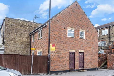 2 bedroom maisonette to rent, Windsor Close,  Northwood,  HA6