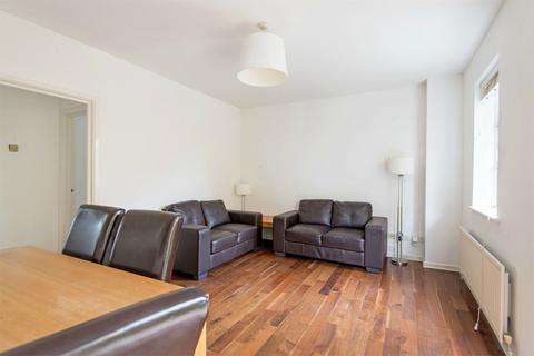 2 bedroom apartment to rent, The Watergardens, E14