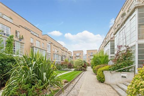 2 bedroom apartment to rent, The Watergardens, E14