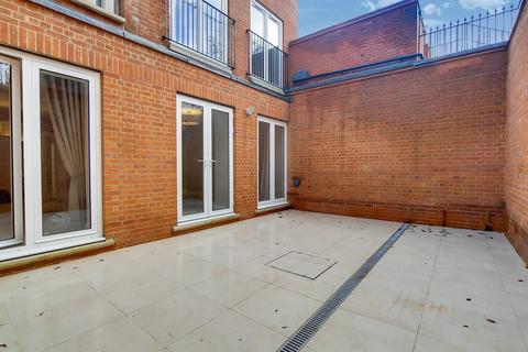 3 bedroom apartment to rent, Fitzjohns Avenue, Hampstead NW3