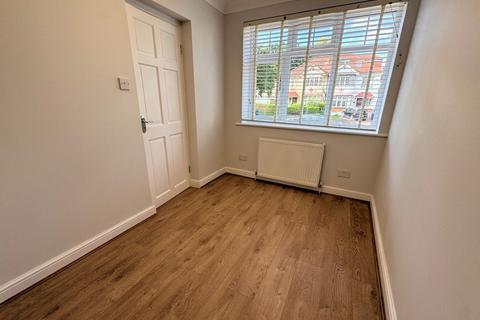 42 Ravensdale Avenue, London, N12 9HT