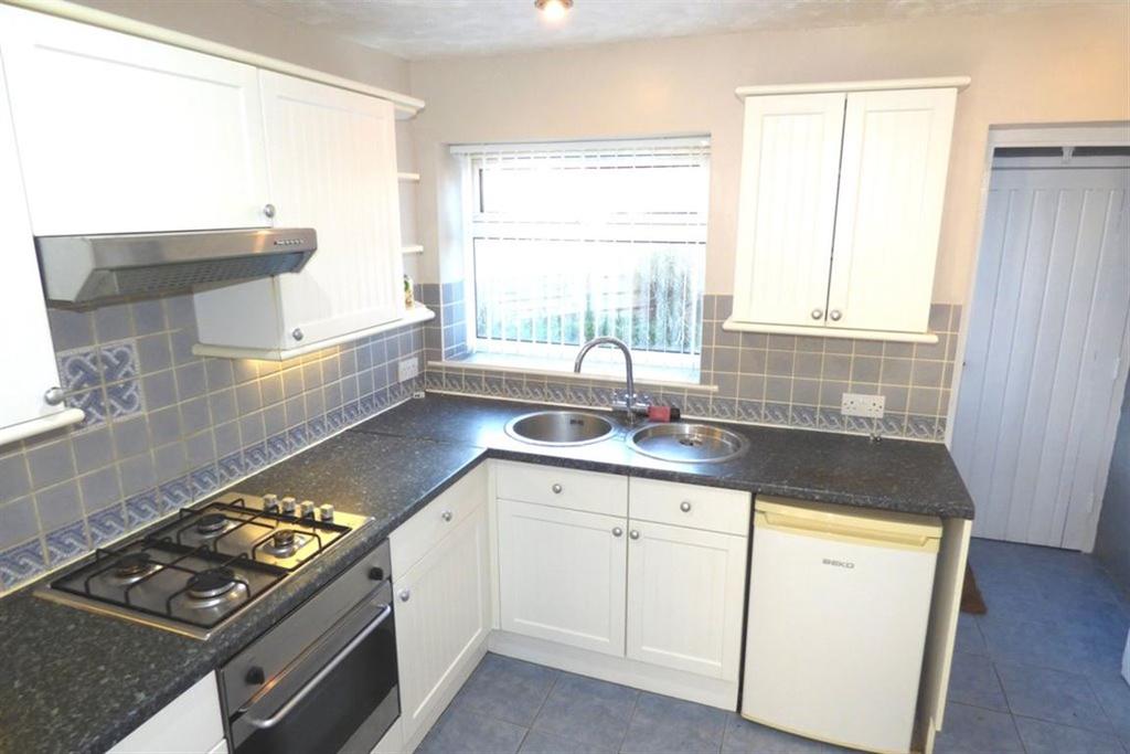 Tarbolton Crescent, Hale, WA15 8LF 3 bed terraced house £875 pcm (£