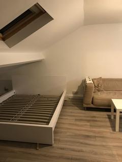 Studio to rent, Lyon Street, Southampton