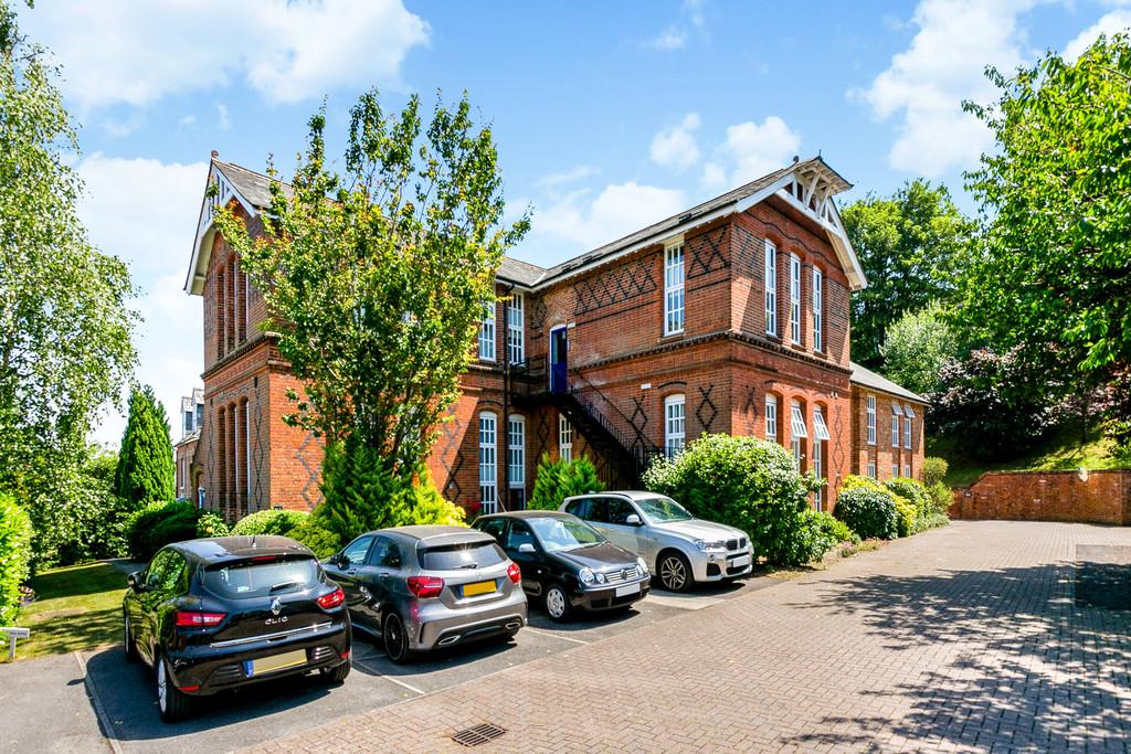 Elm Road, Fulflood, Winchester, SO22 3 bed apartment £1,250 pcm (£288 pw)