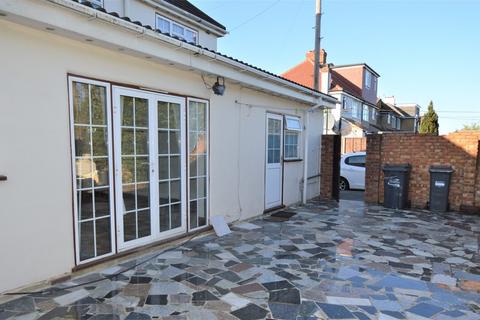 undefined, Uxbridge Road, Feltham