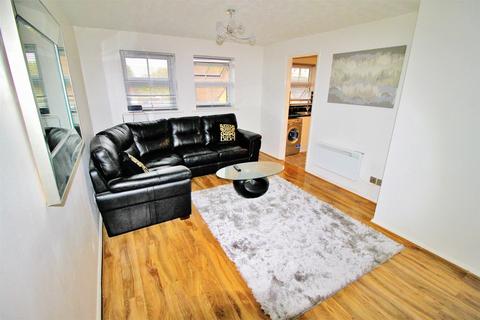 2 bedroom flat to rent, Maple Close, Ilford IG6