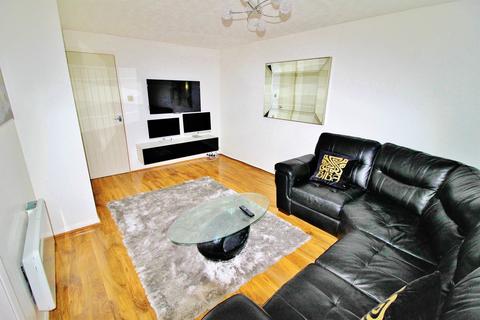 2 bedroom flat to rent, Maple Close, Ilford IG6