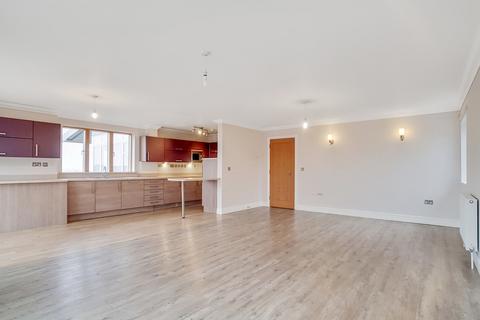 3 bedroom penthouse to rent, Sanderstead Road, Sanderstead