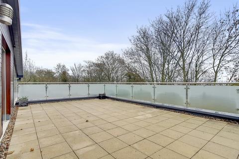 3 bedroom penthouse to rent, Sanderstead Road, Sanderstead