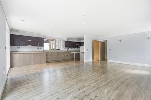 3 bedroom penthouse to rent, Sanderstead Road, Sanderstead
