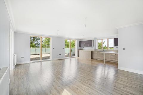 3 bedroom penthouse to rent, Sanderstead Road, Sanderstead