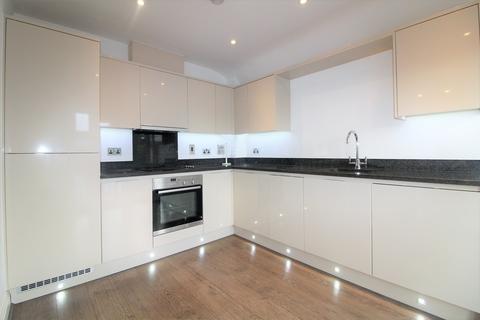 3 bedroom apartment to rent, Chelmsford Road, Southgate, N14