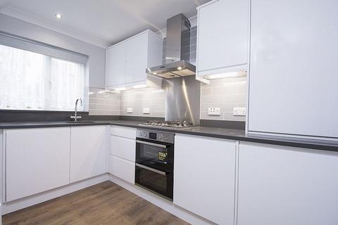 1 bedroom terraced house to rent, Alpine Road, Walton-On-Thames