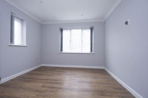 1 bedroom terraced house to rent, Alpine Road, Walton-On-Thames