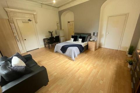 Studio to rent, Virginia House, Leeds LS6