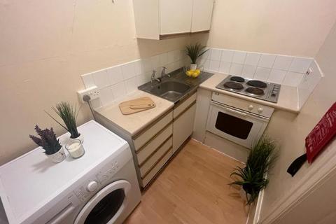 Studio to rent, Virginia House, Leeds LS6