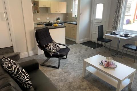 2 bedroom terraced house to rent, Harold Road, Leeds LS6
